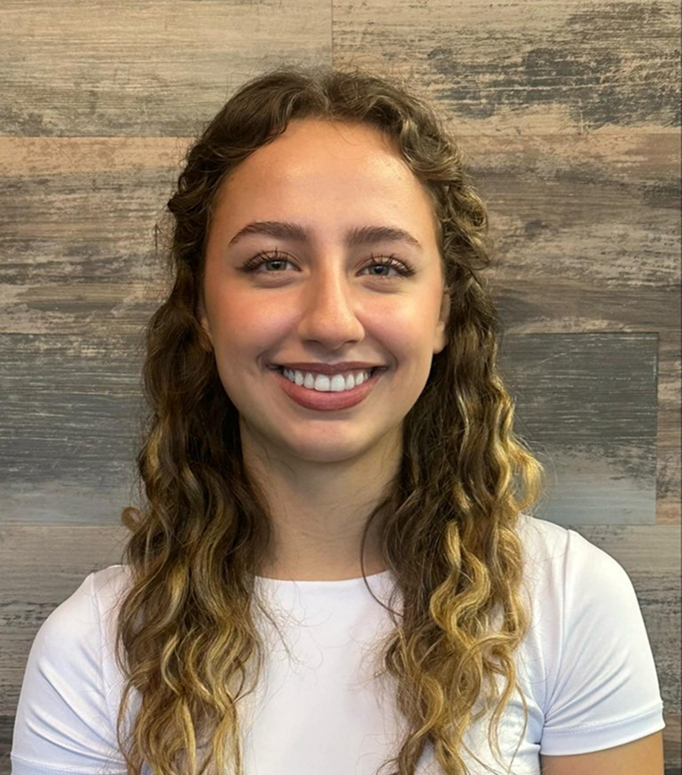 Portrait of Lea Ardelean